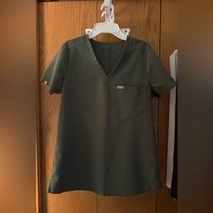 FIGS catarina one-pocket scrub top, color moss